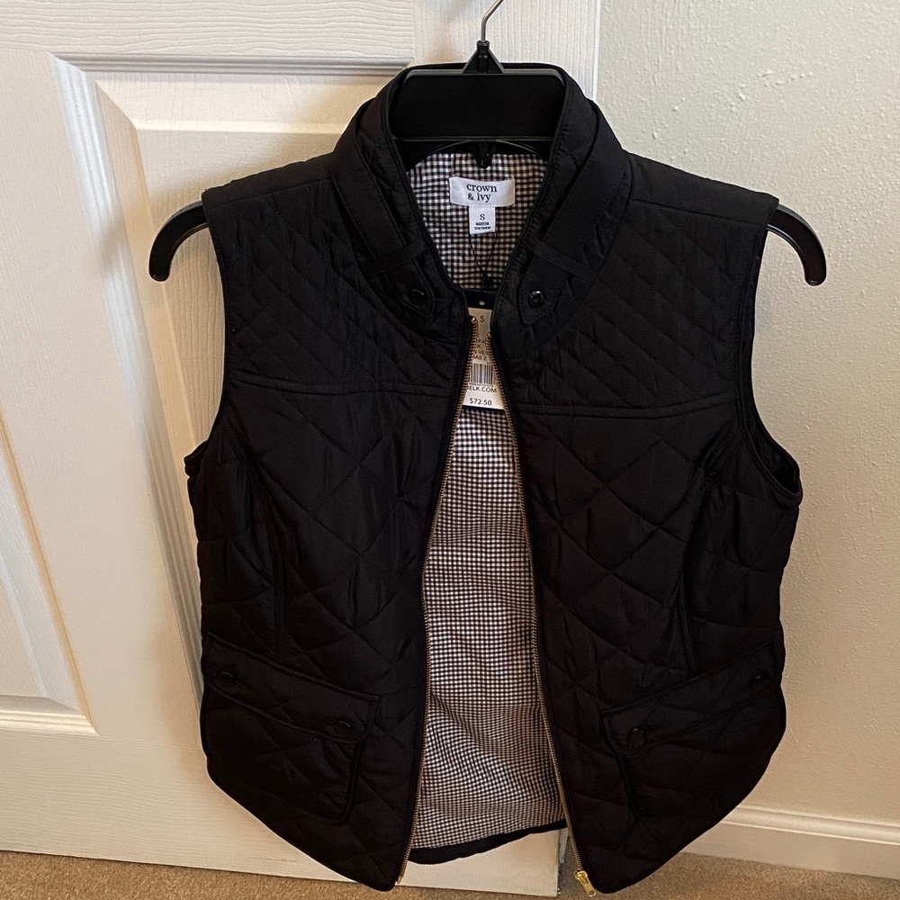 Crown and Ivy Women's Black Quilted Vest Size S